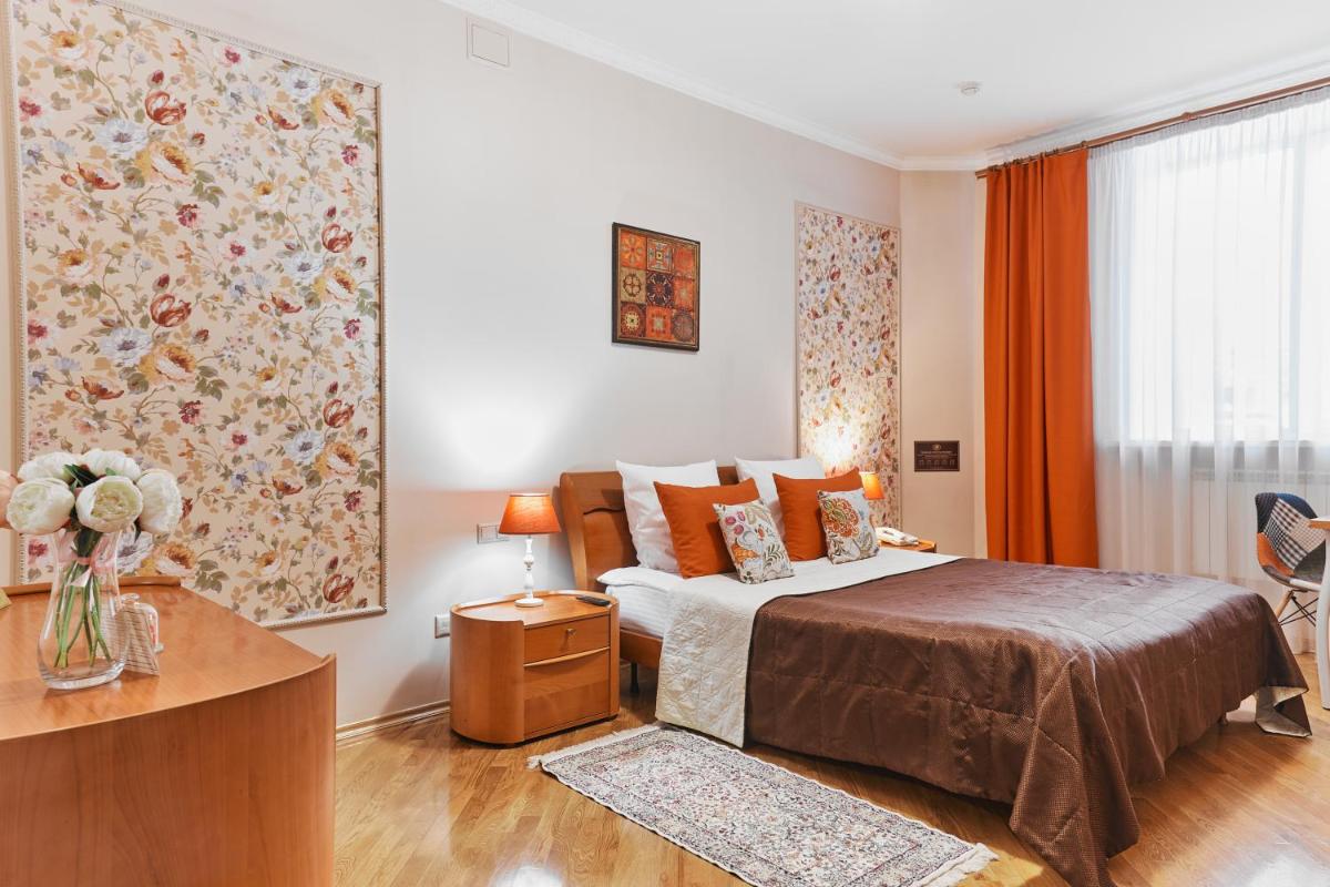 Hotel PoliArt - Housity
