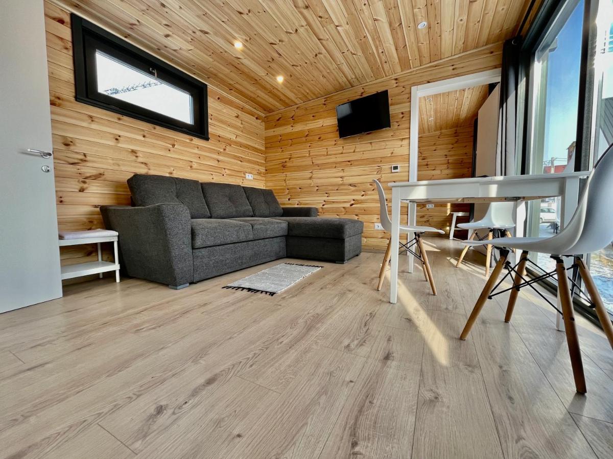 Pixel - Tiny Campus - Housity