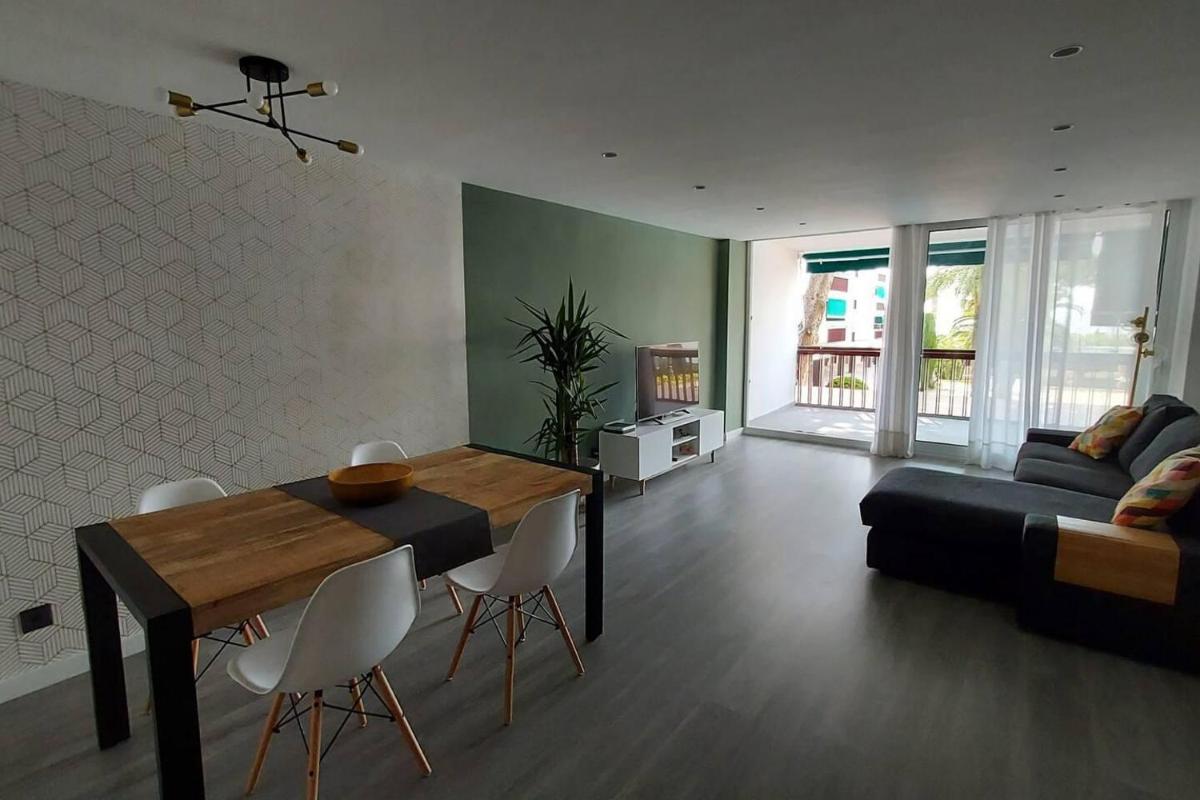 Stunning 3-Bed House in Sant Andreu de llavaneres - Housity