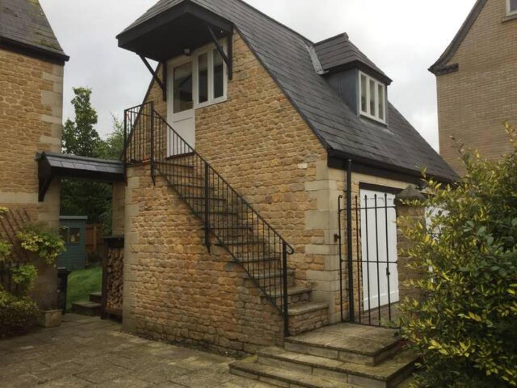 The Brigstock Snug - Housity