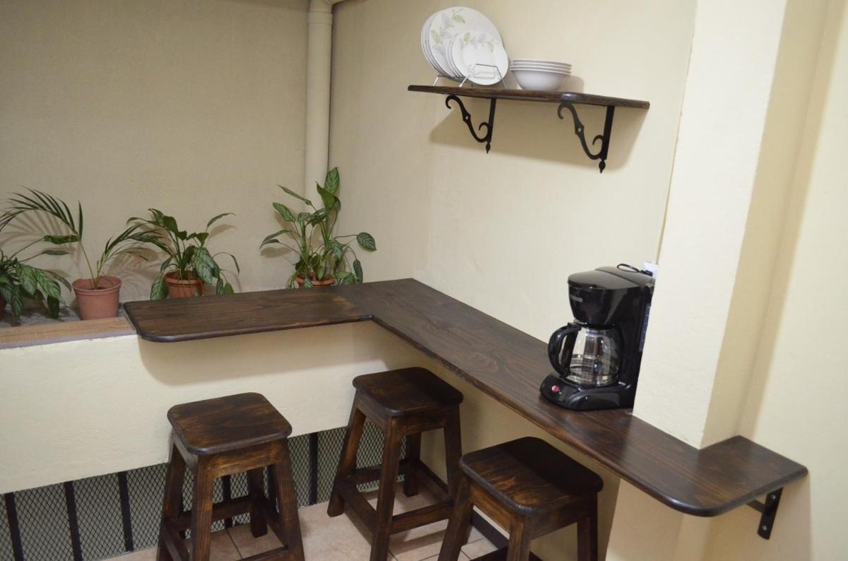 Suitetrails - #3 Private room Close to Airport
