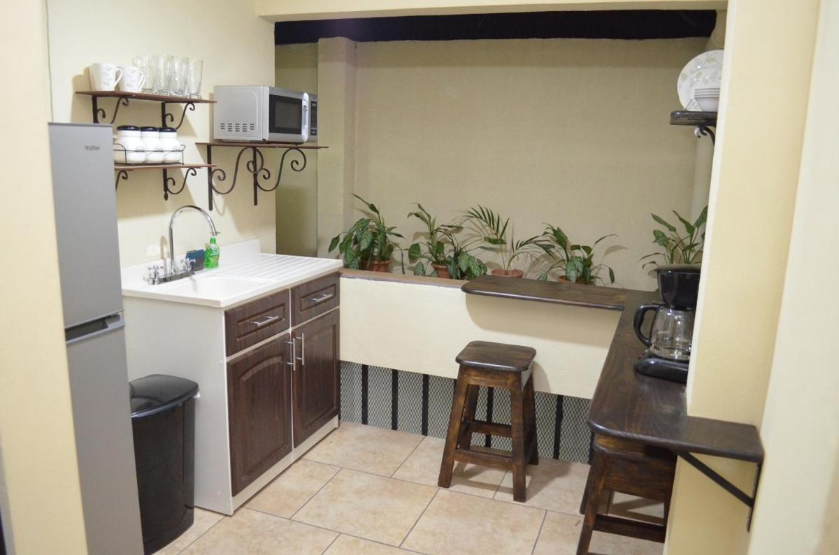 Suitetrails - #3 Private room Close to Airport