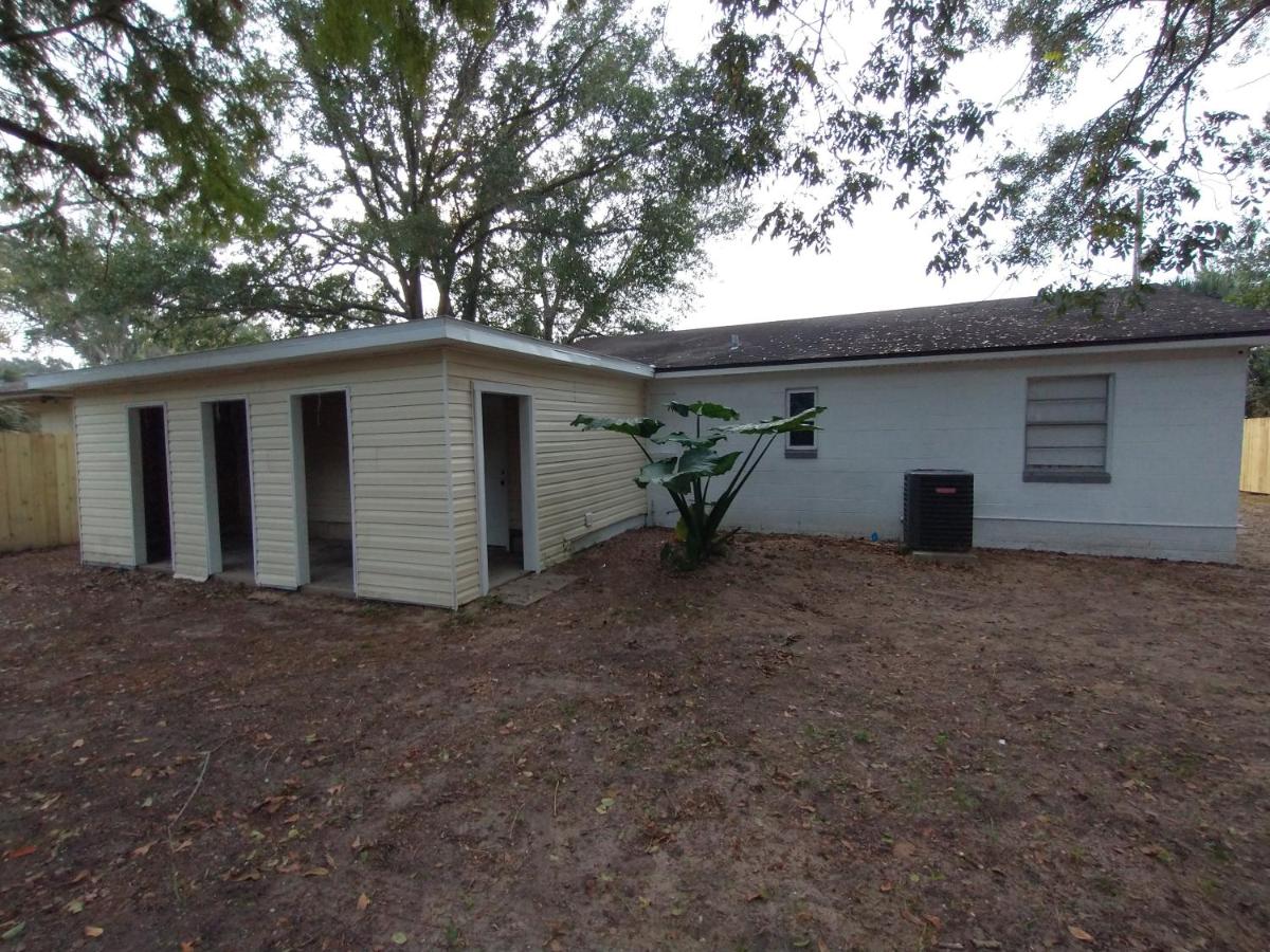 Welcome to Pineapple House! - Housity