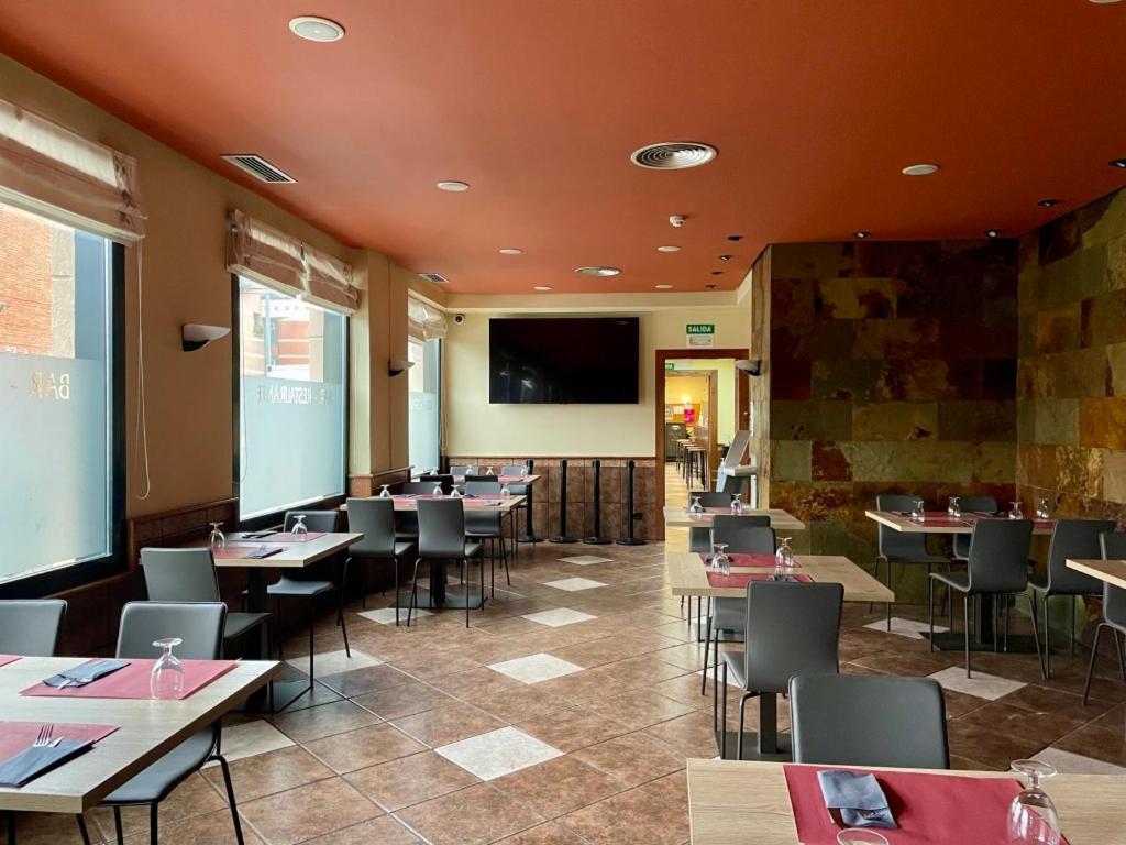 Hotel Yerri - Housity