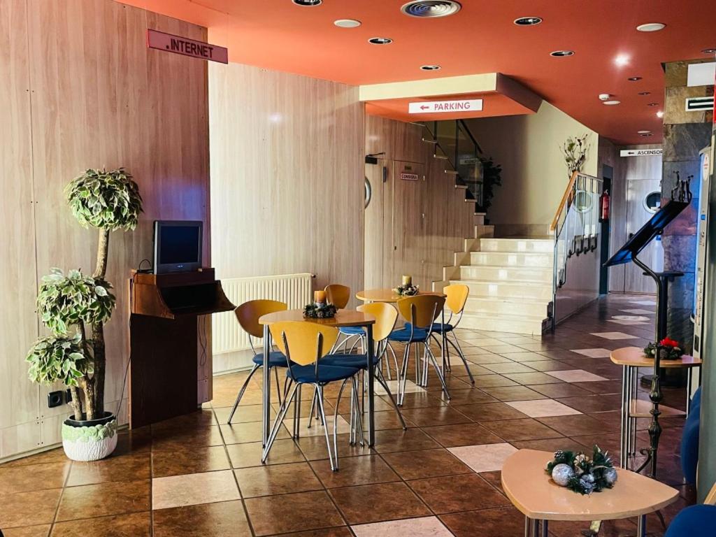 Hotel Yerri - Housity