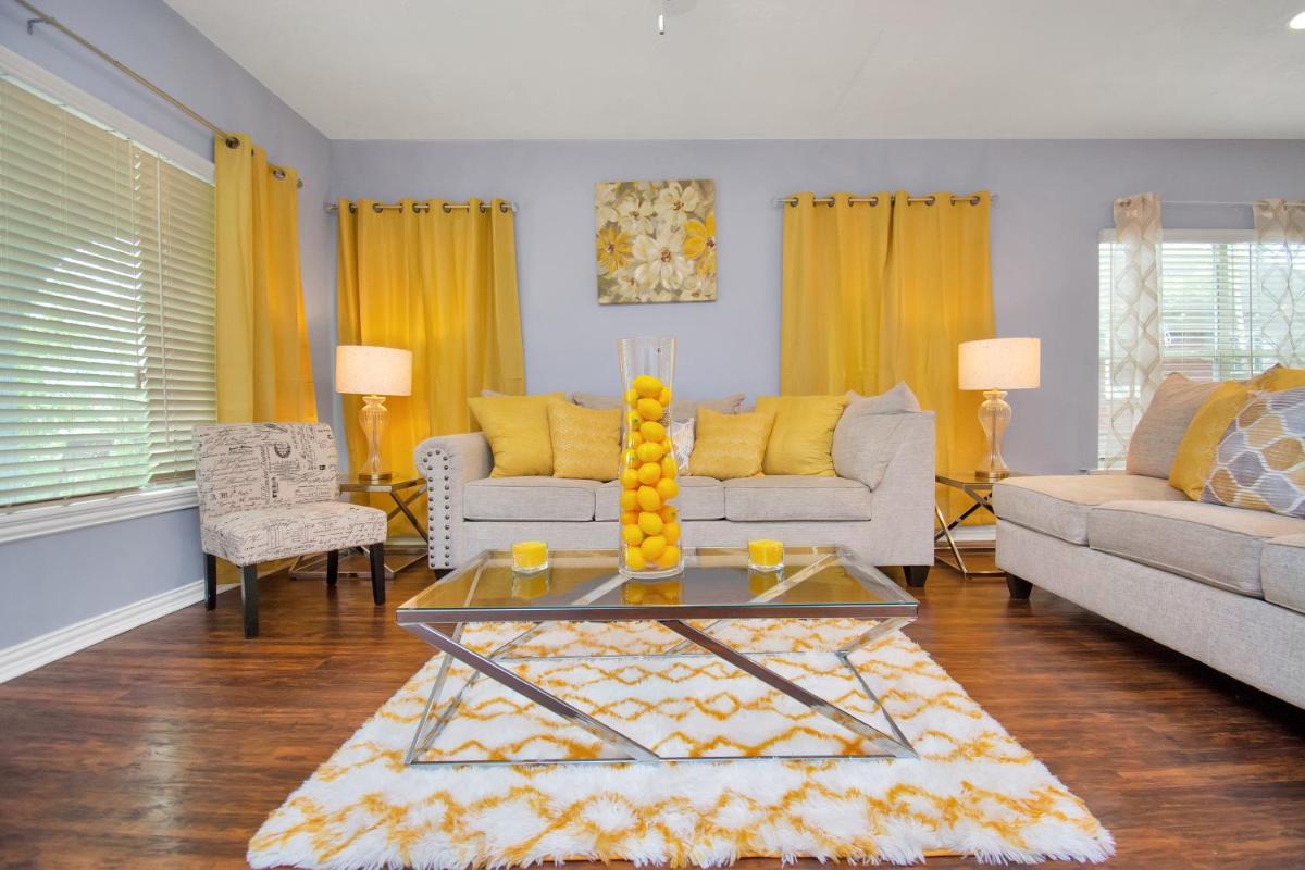 HEART BEAT ! Mid-town\Med Center\University Area sleeps 10 ! - Housity