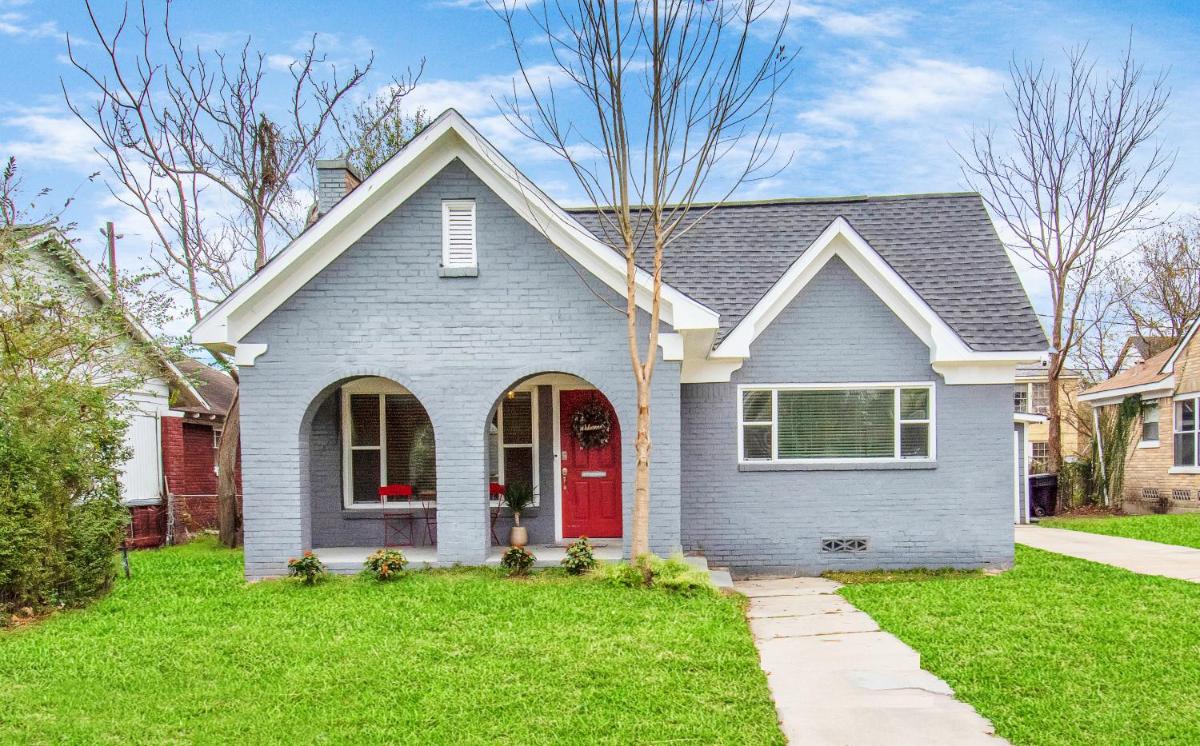 HEART BEAT ! Mid-town\Med Center\University Area sleeps 10 ! - Housity