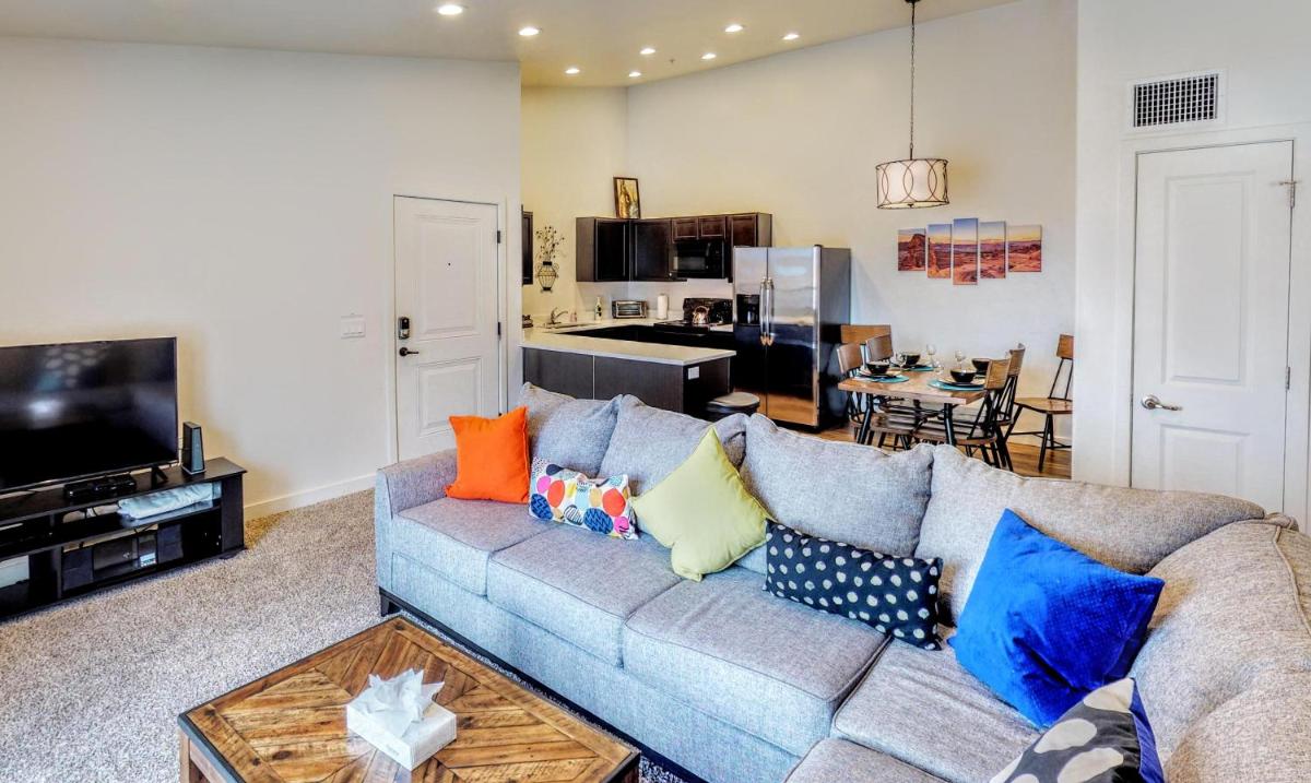 Red Cliff Condos #6i - Housity