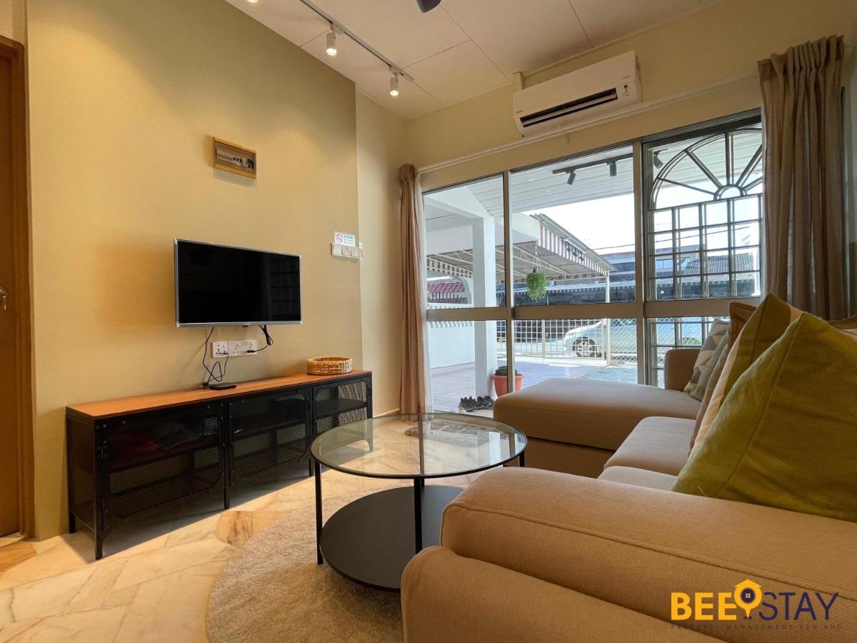 Jenjarom Modern Homestay 4-8PAX By Beestay - Housity