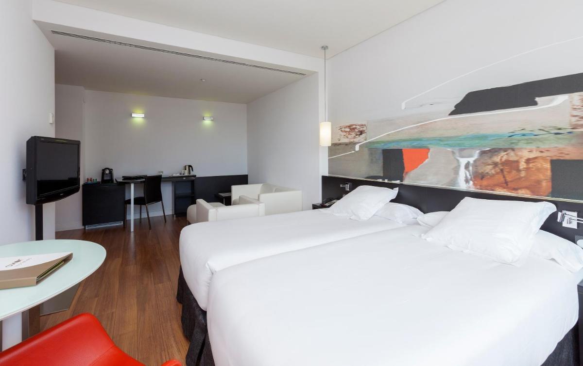 Cama o camas de una habitación en Axor Barajas