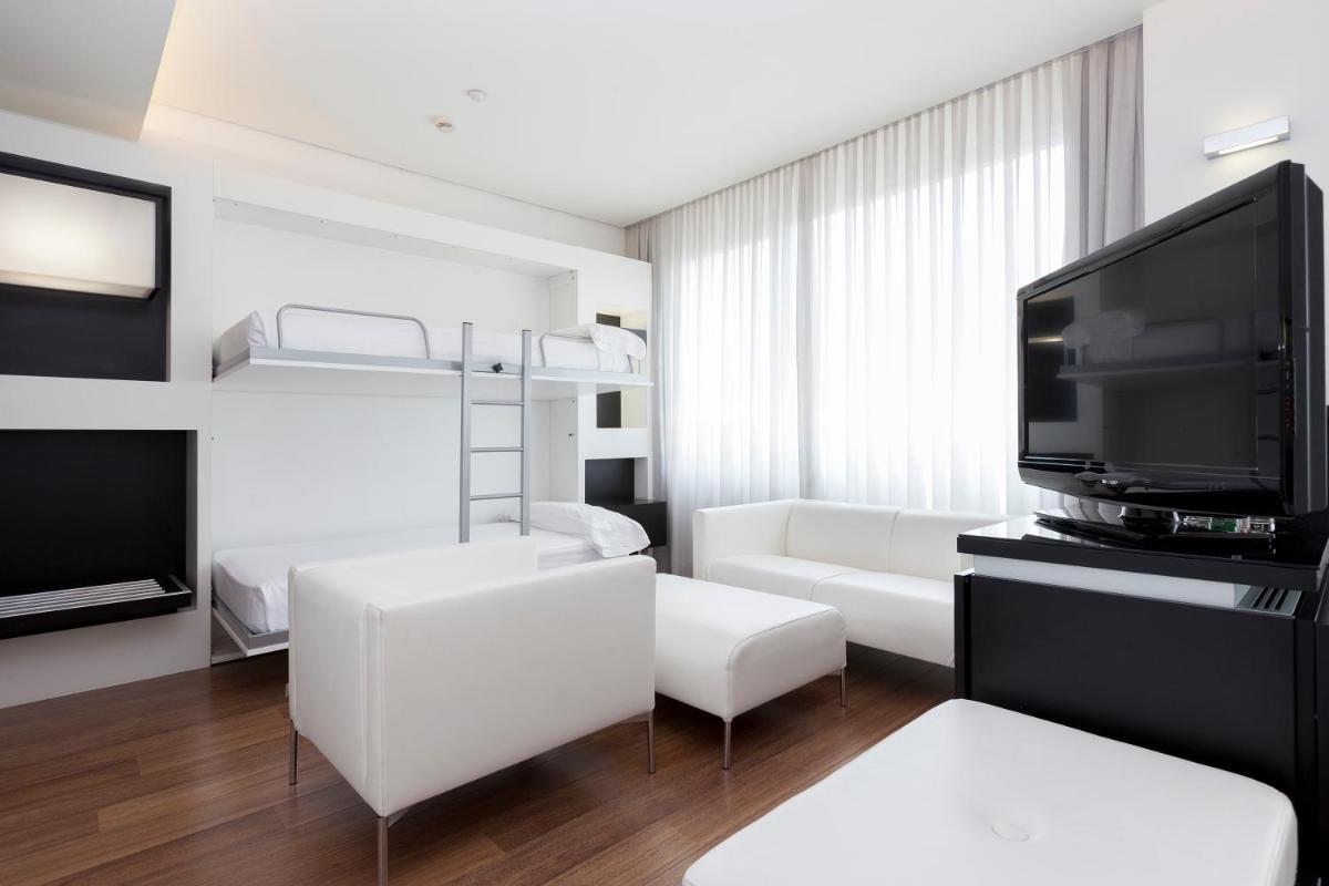 Cama o camas de una habitación en Axor Barajas