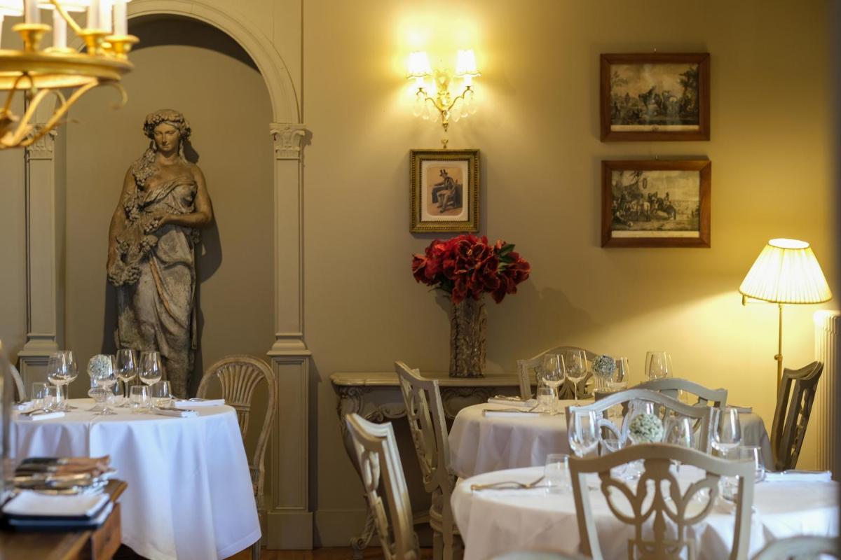 Restaurant ou autre lieu de restauration dans l'établissement Hôtel Restaurant Spa Le Sauvage