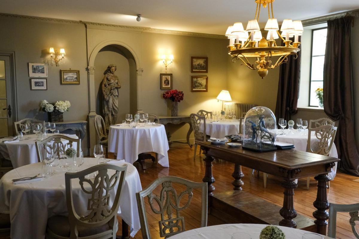 Restaurant ou autre lieu de restauration dans l'établissement Hôtel Restaurant Spa Le Sauvage