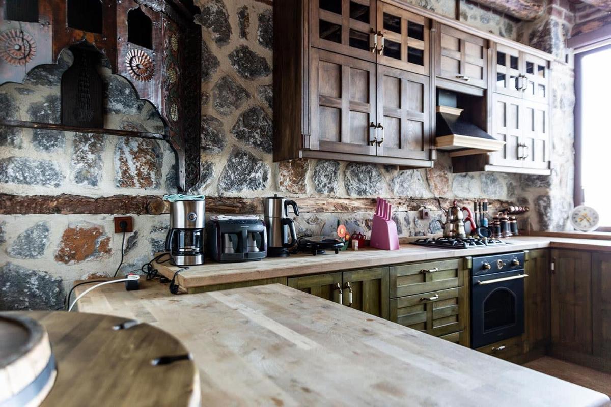 Magnificient Stone House with Private Pool and Jacuzzi in Iznik, Bursa - Housity