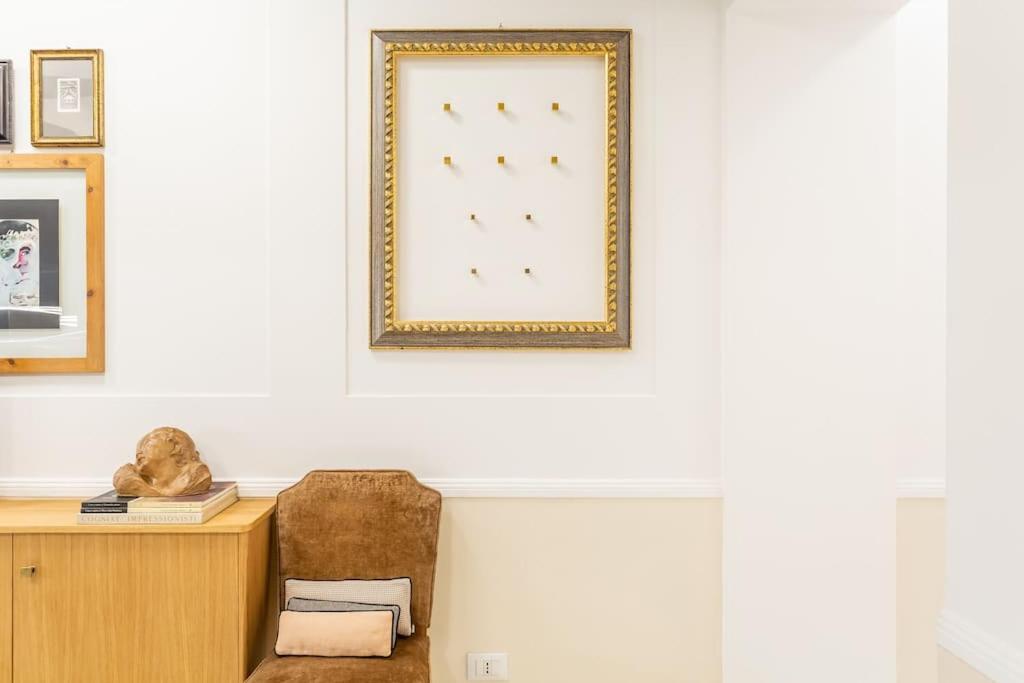 Stylish Spanish Steps Retreat - Hizvo