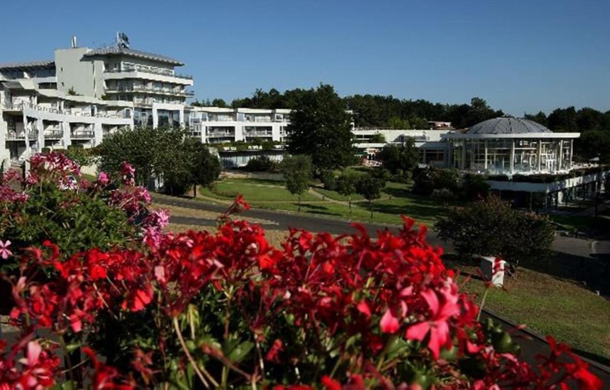 Jardin de l'établissement Best Western Hotel Sourcéo