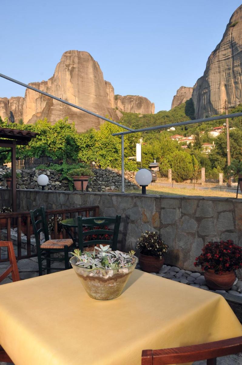 GUESTHOUSE BLOUTSOS ROOMS - Housity