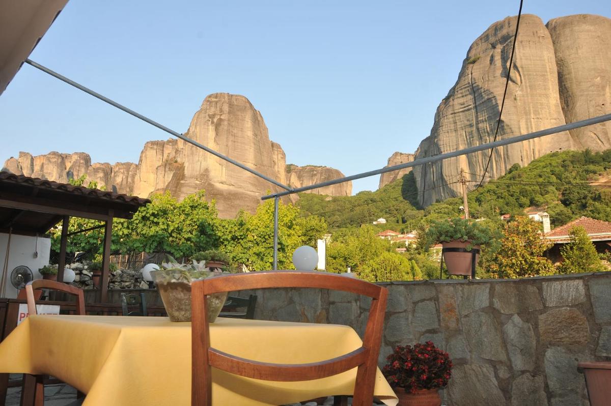 GUESTHOUSE BLOUTSOS ROOMS - Housity