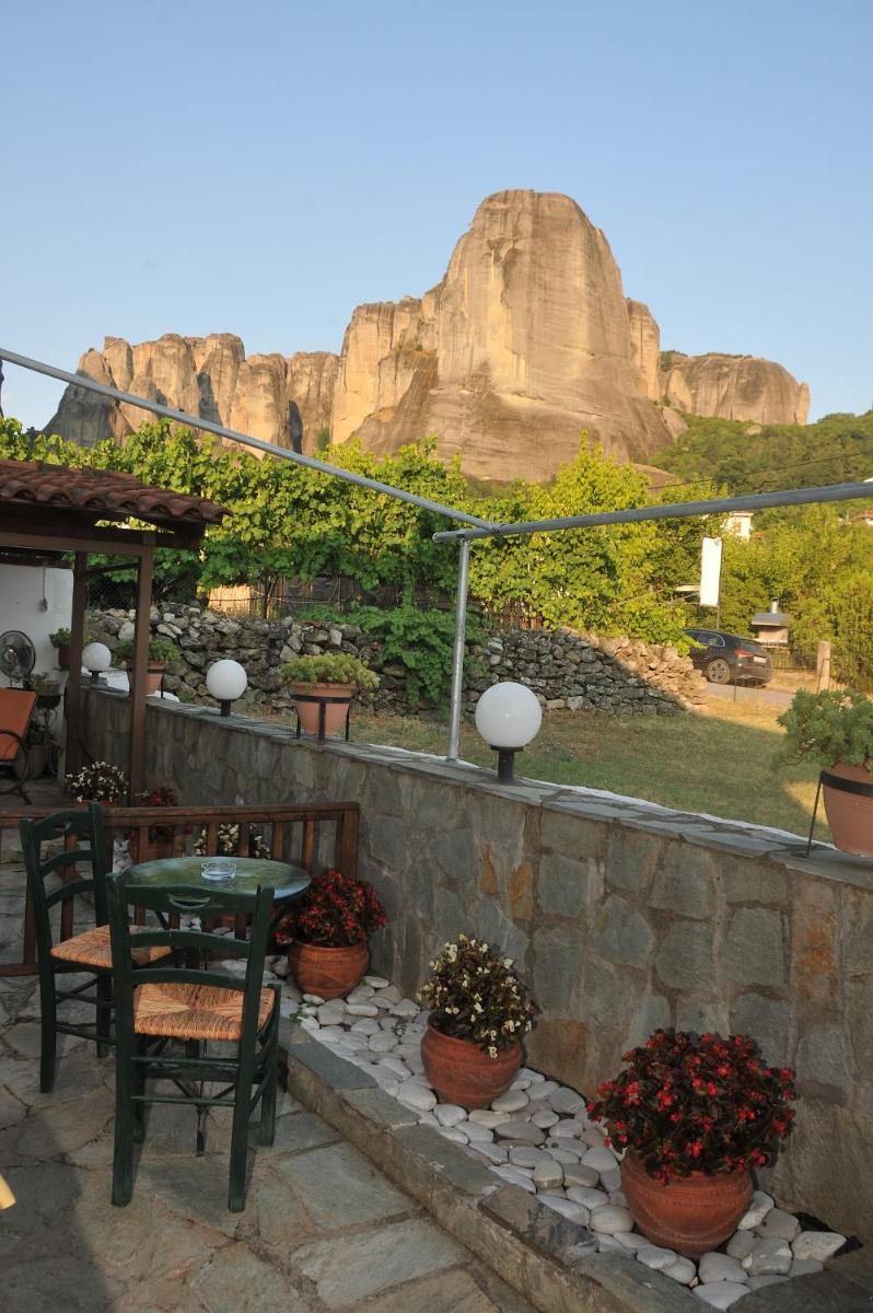GUESTHOUSE BLOUTSOS ROOMS - Housity