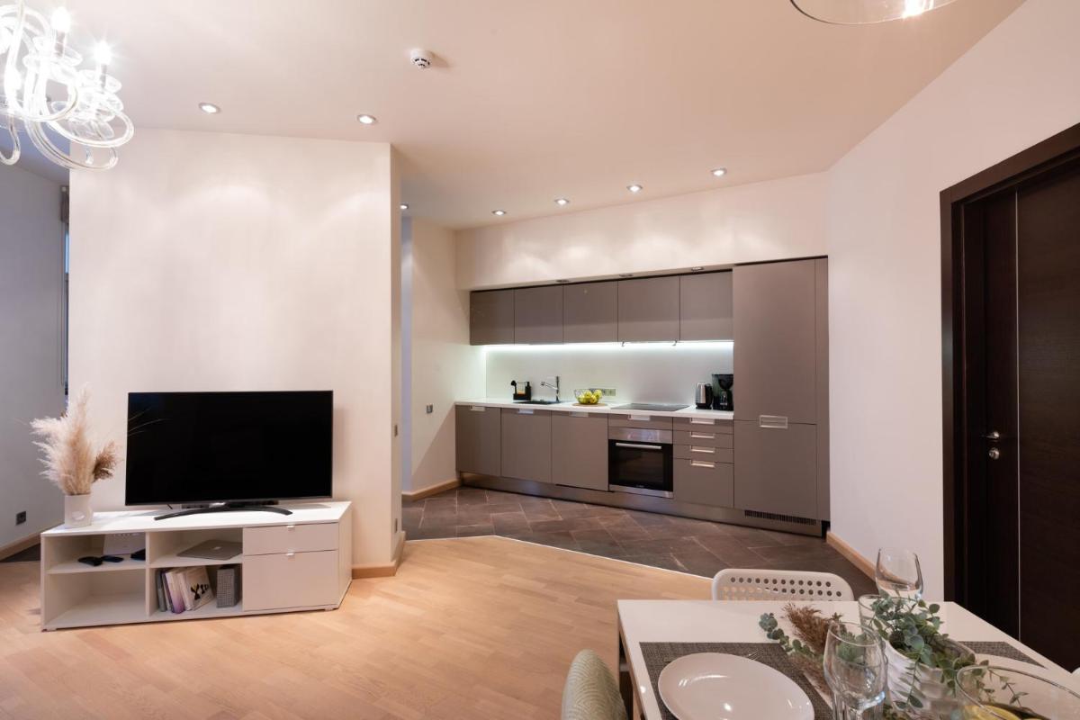 Old Riga Two Bedroom Apartment With 2 Bathrooms - Housity