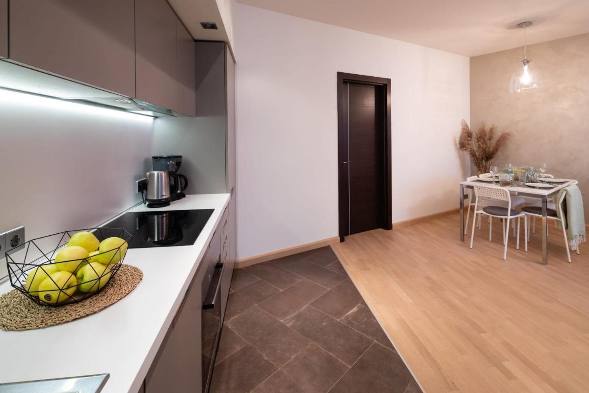 Old Riga Two Bedroom Apartment With 2 Bathrooms - Housity