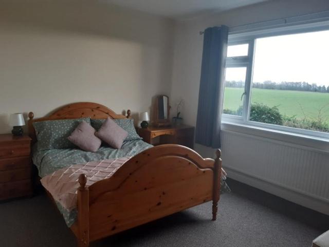 Rural Escape with Hot Tub - Housity
