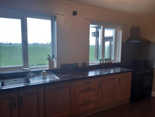 Rural Escape with Hot Tub - Housity