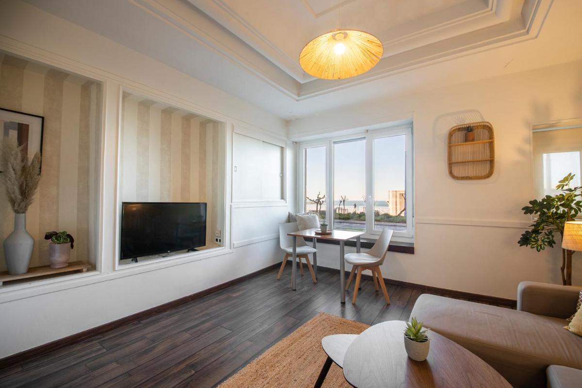 Cozy apartment in front of the beach - Housity