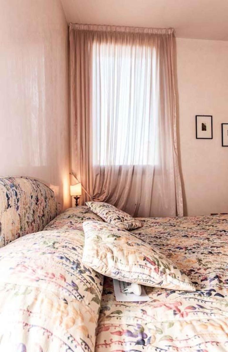 Very central apartment in historical 1600 Palace with lift within a few min walk from San Marco Square - Housity