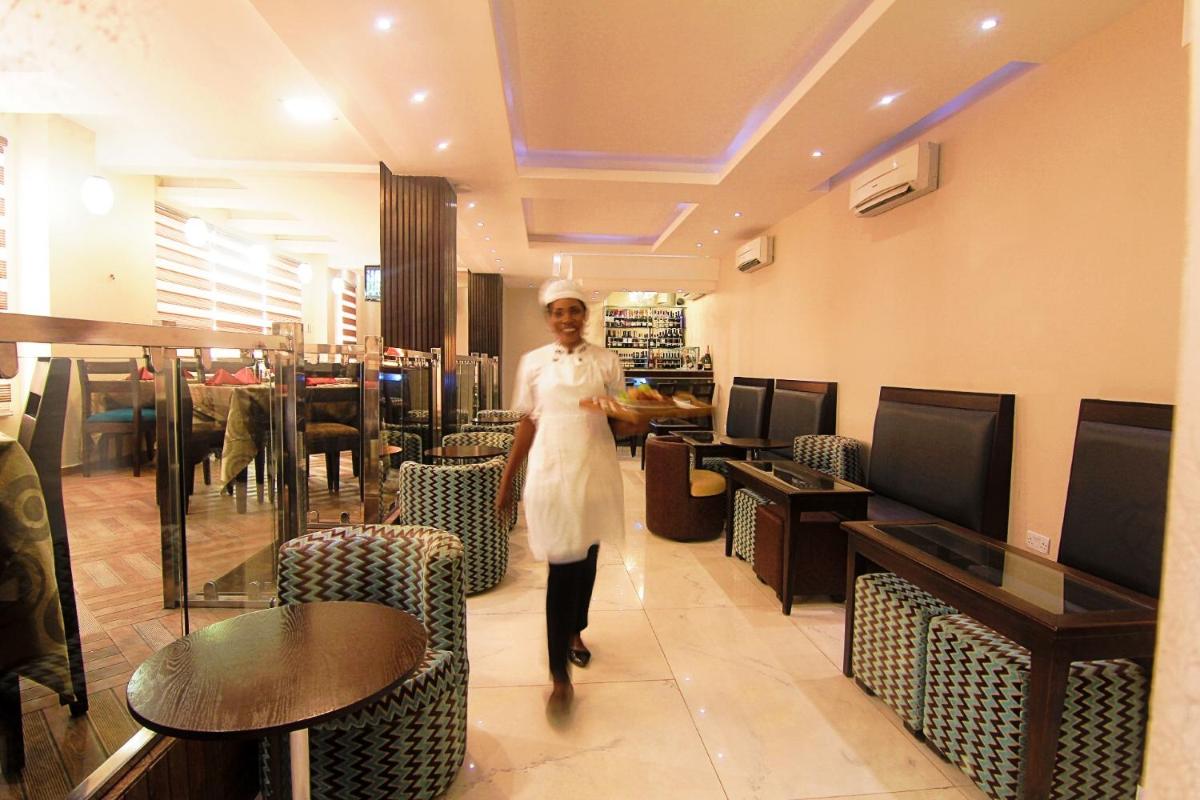 Oakspring Hotel & Luxury Suites - Housity