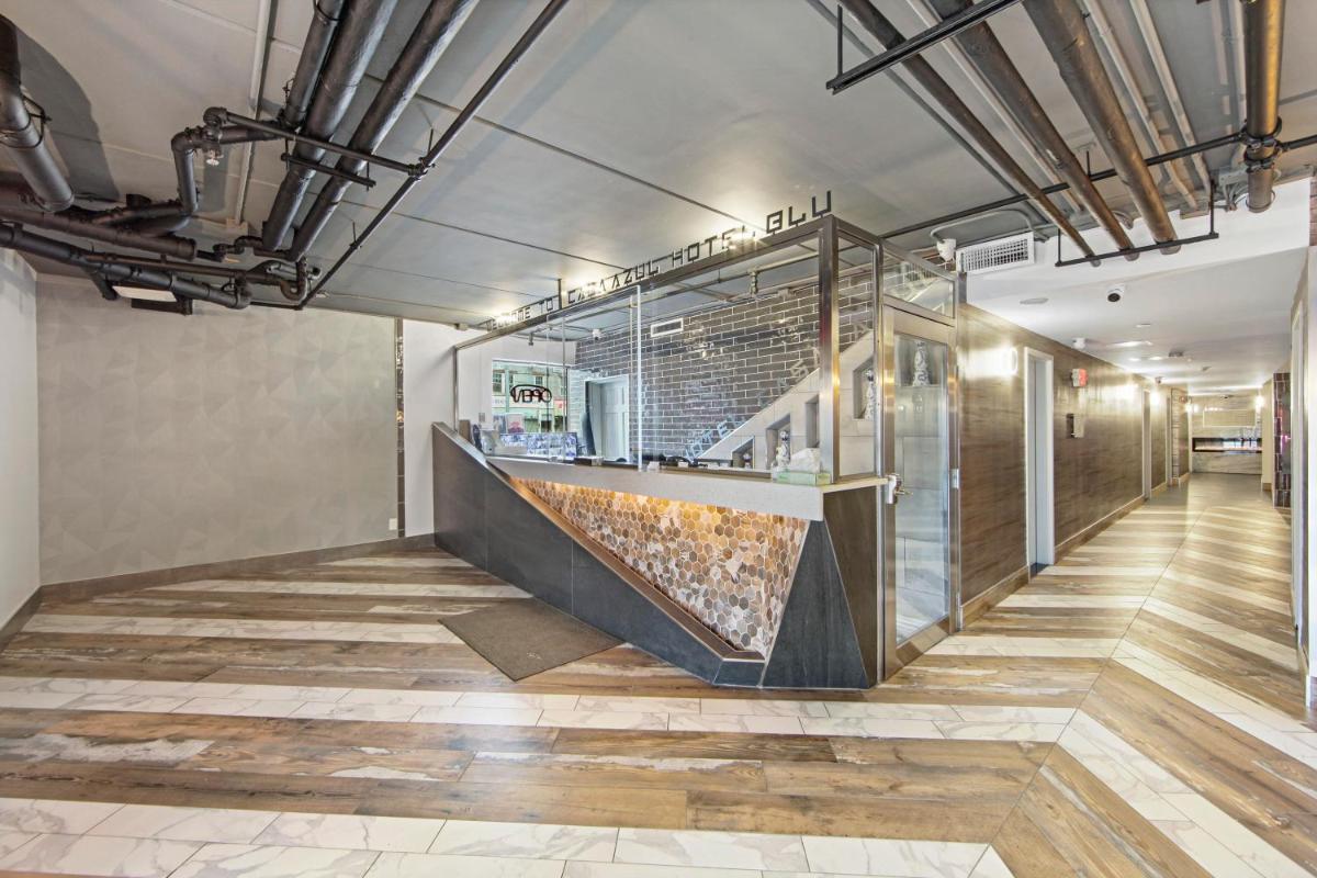 Casa Azul Hotel Blu-UBS Arena - Housity