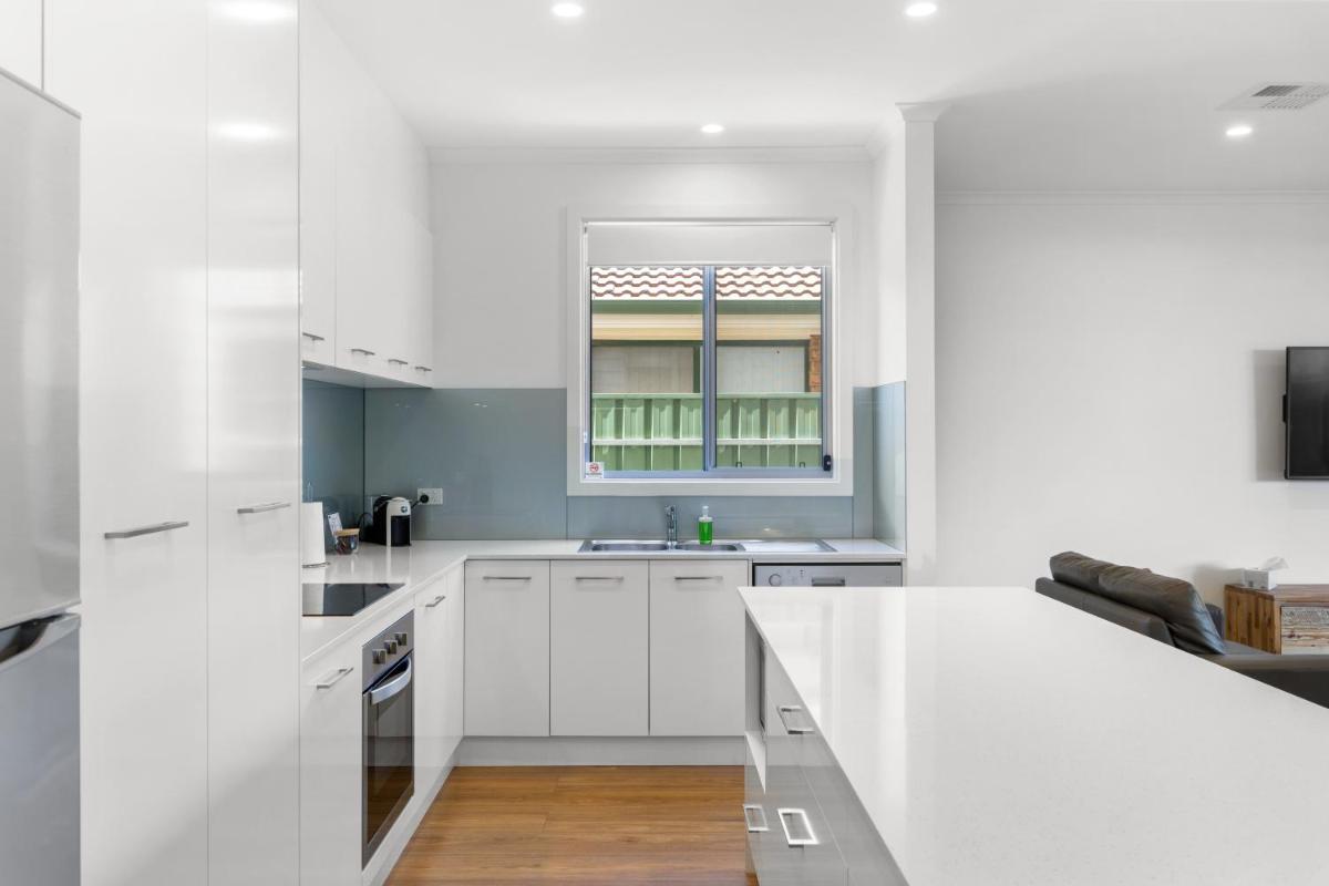 Western Breeze - Housity
