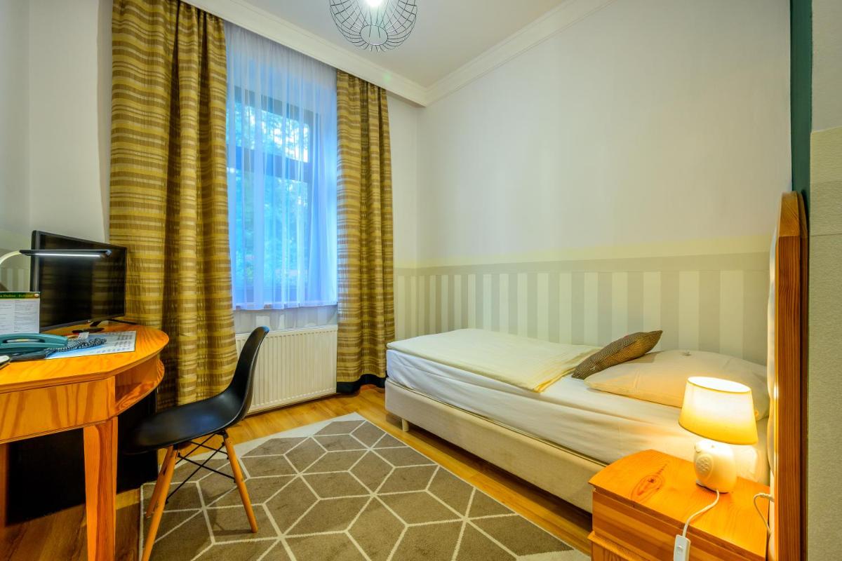 Sowia Dolina - Góry Sowie - Housity