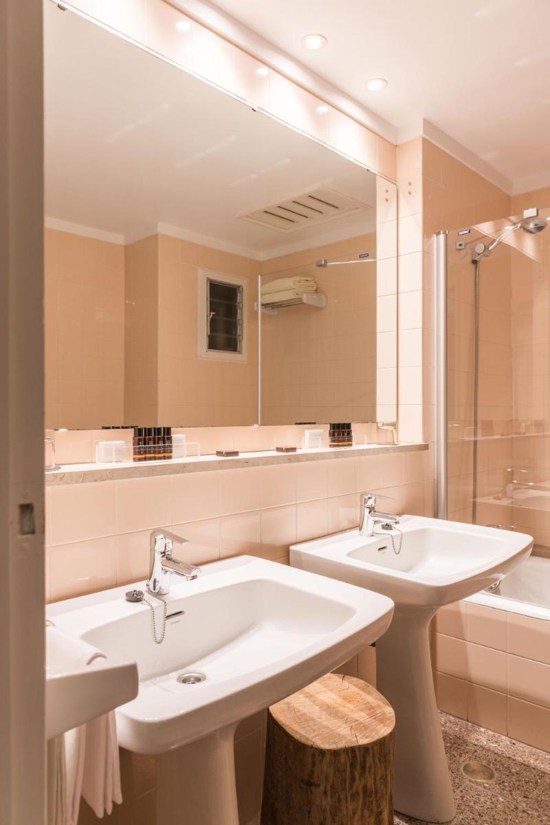Un baño de Almadraba Park Hotel
