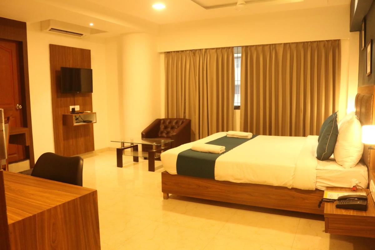 Hotel Palm Beach Pride - Housity