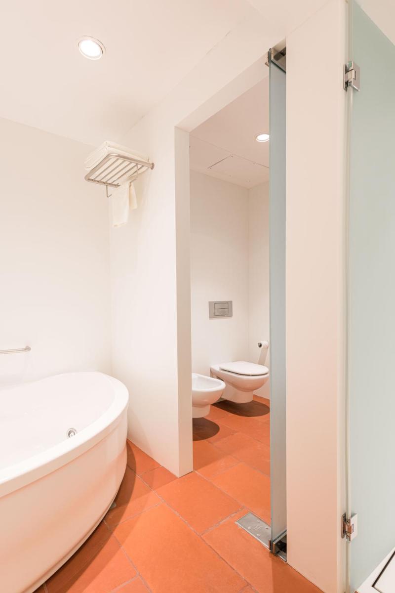 Un baño de Almadraba Park Hotel
