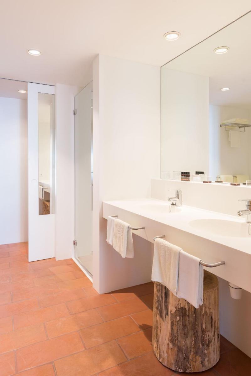 Un baño de Almadraba Park Hotel