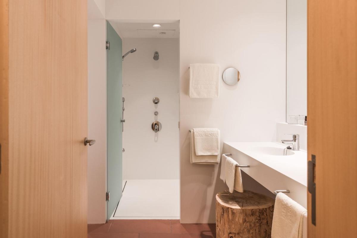 Un baño de Almadraba Park Hotel