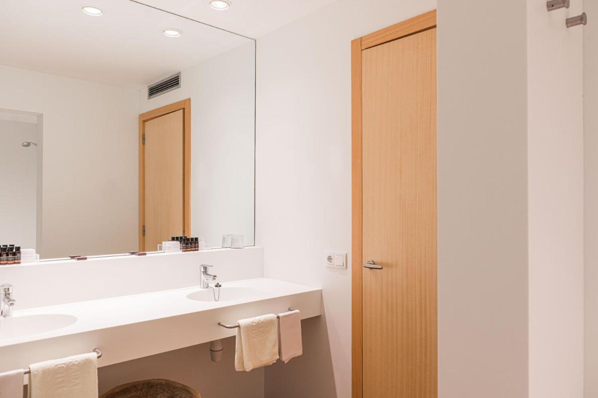 Un baño de Almadraba Park Hotel