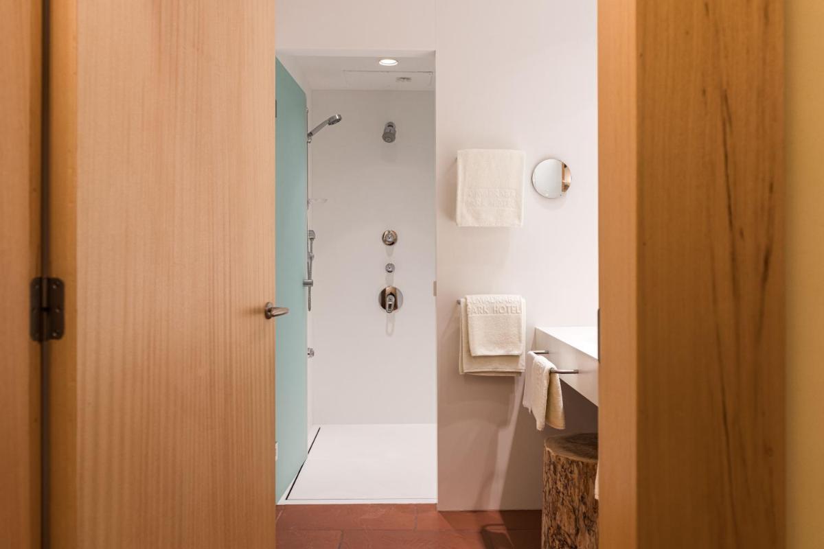 Un baño de Almadraba Park Hotel