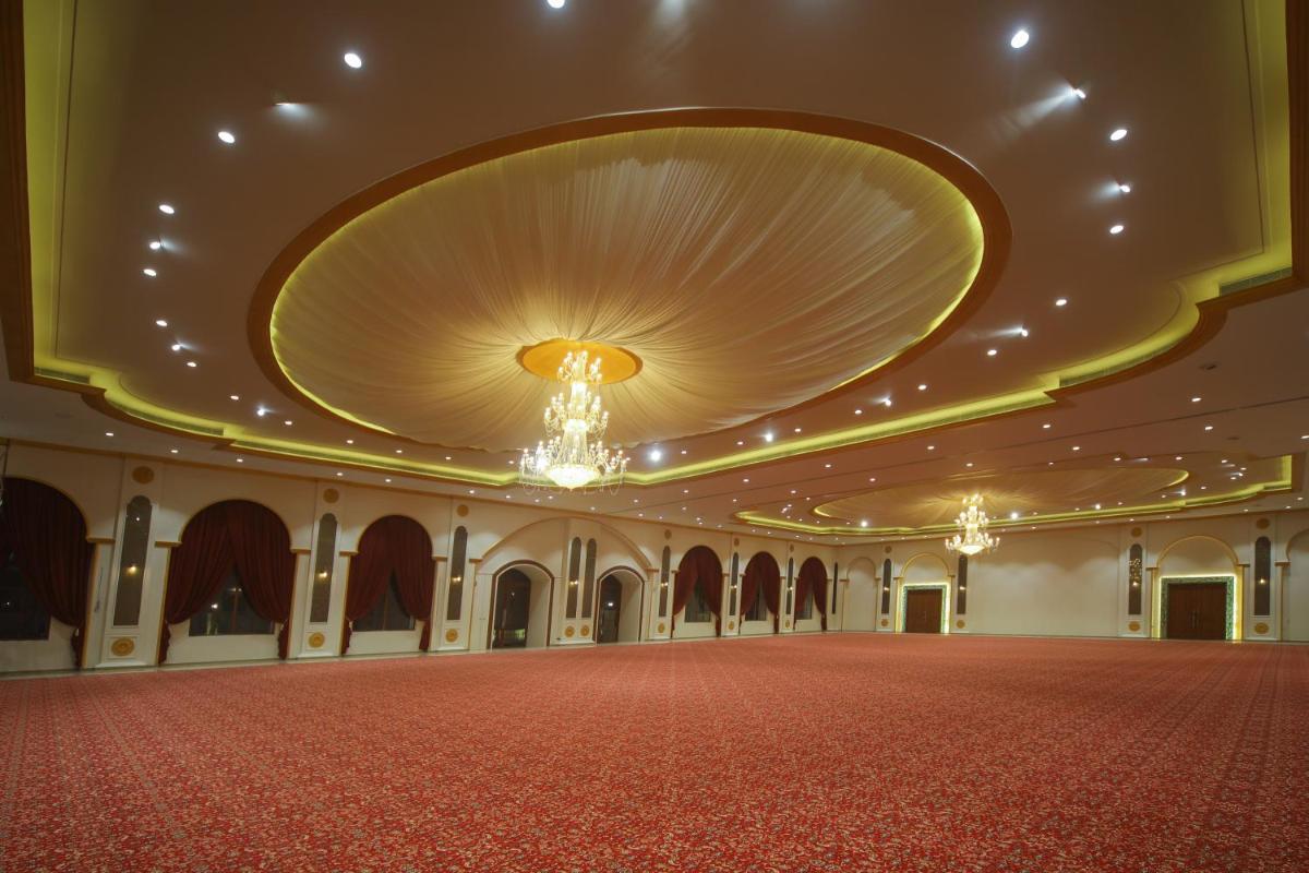 Ratna Vilas Palace - Housity