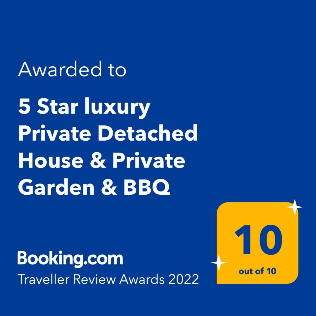 5 Star luxury Private Detached House & Private Garden & BBQ - Housity