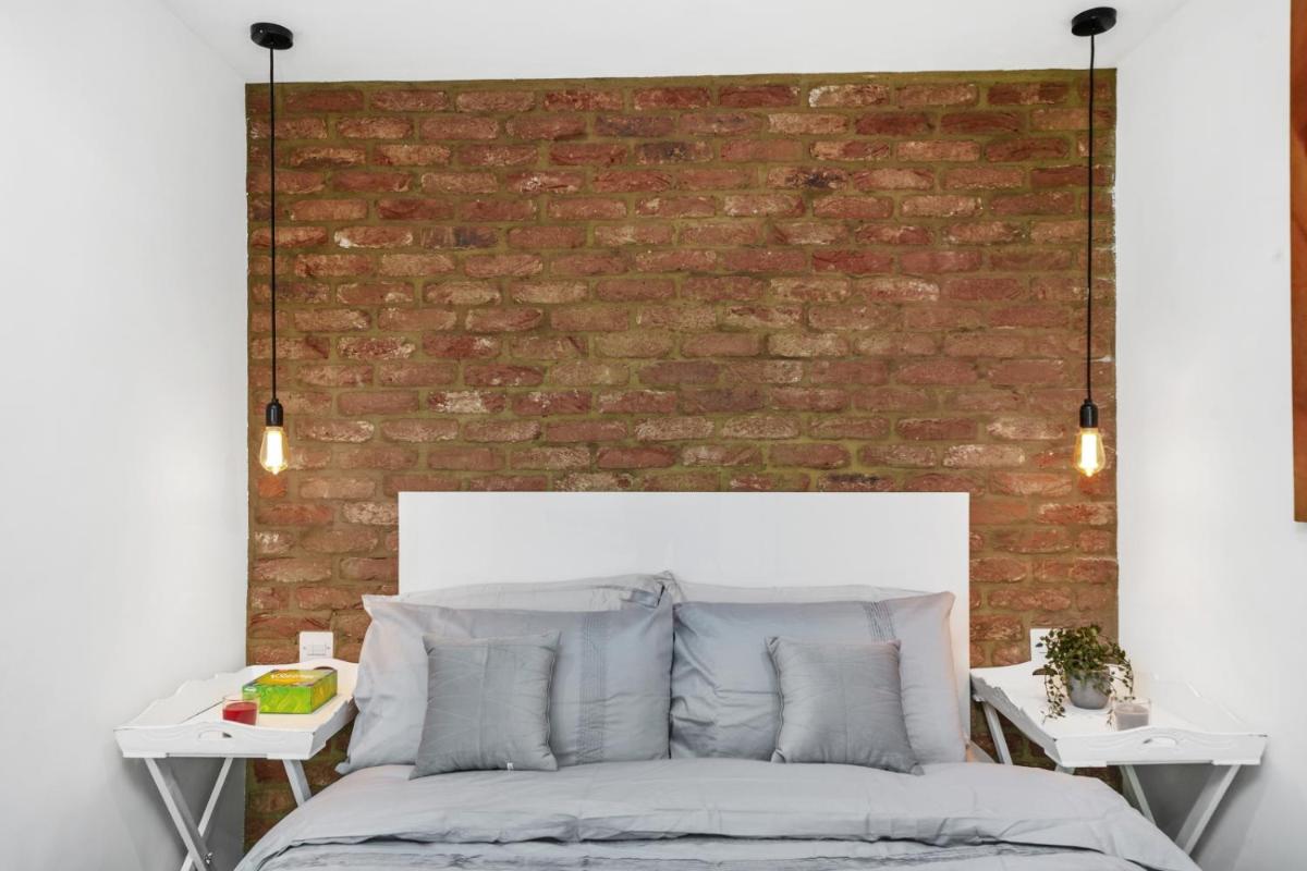 Chic Trendy One Bed Apt With Balcony - Housity