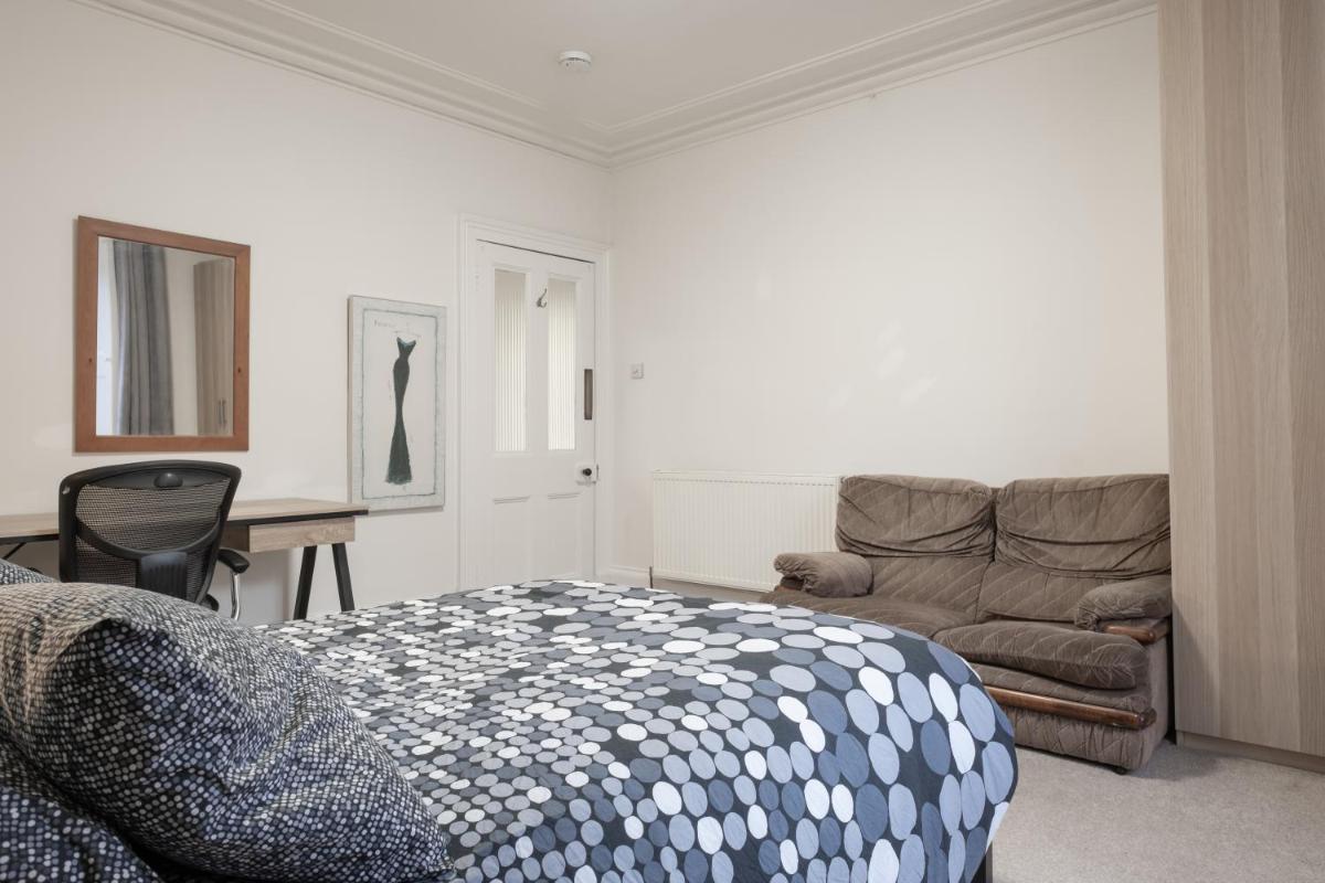 Hutch 2 Bed Apart - Housity
