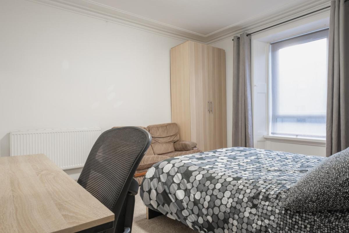 Hutch 2 Bed Apart - Housity