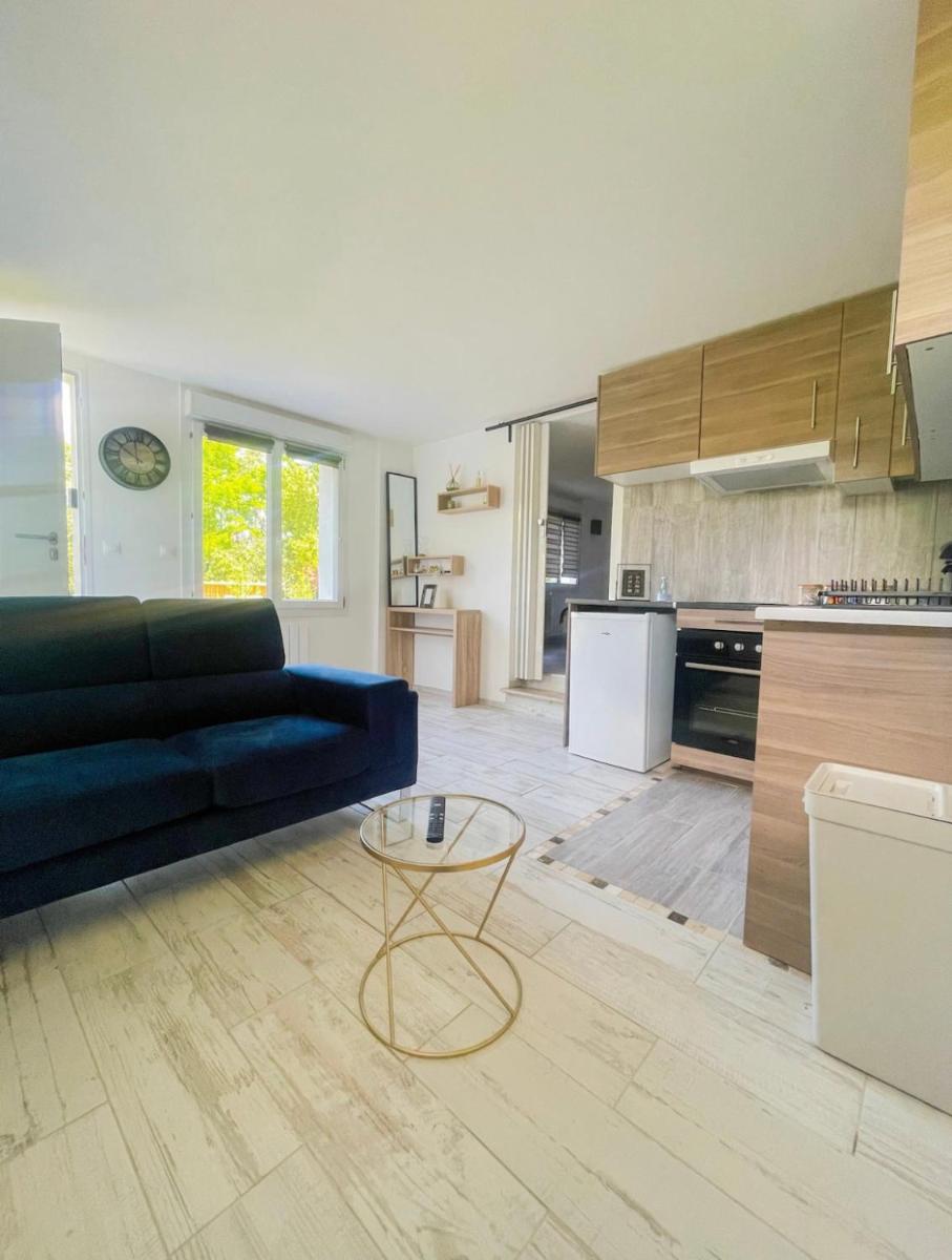 Apptment Cosy avec Terrasse et Parking Proche RER - Housity