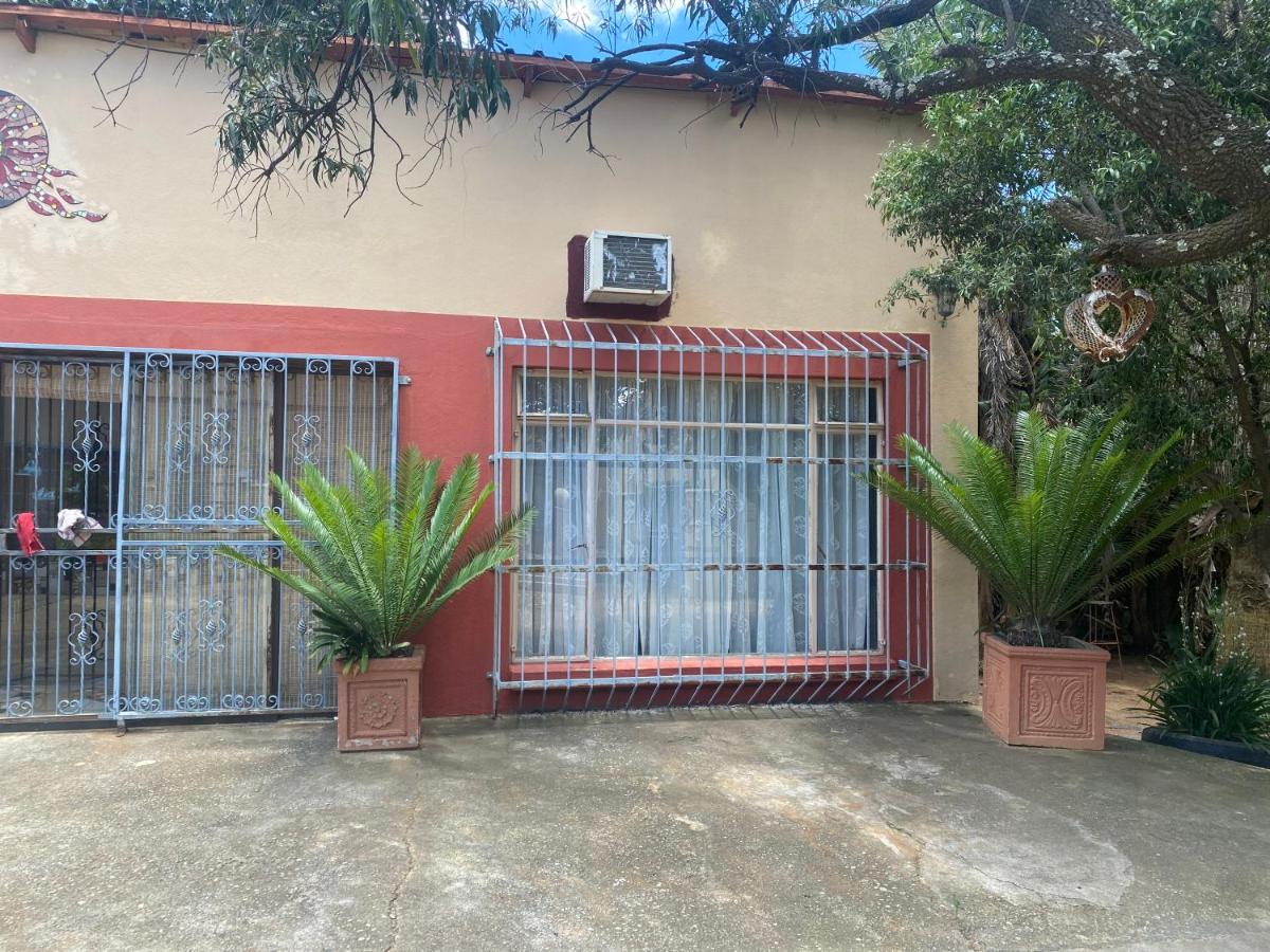 Magaliesberg inn - Housity