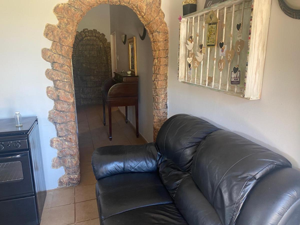 Magaliesberg inn - Housity