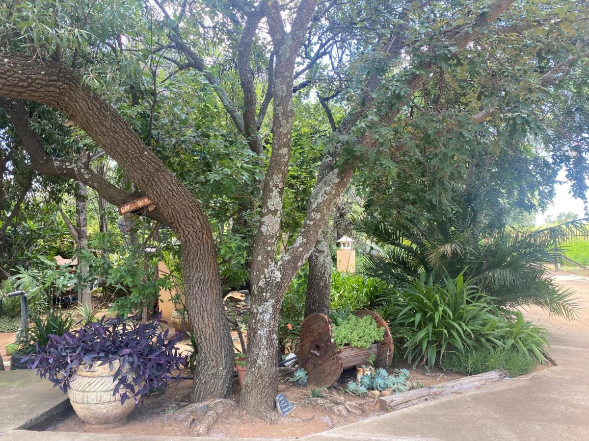 Magaliesberg inn - Housity