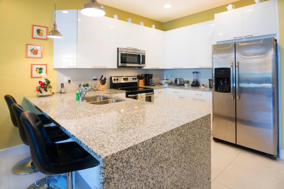 Serenity Resort 3 Bedroom Vacation Townhome with Pool (2008) - Housity